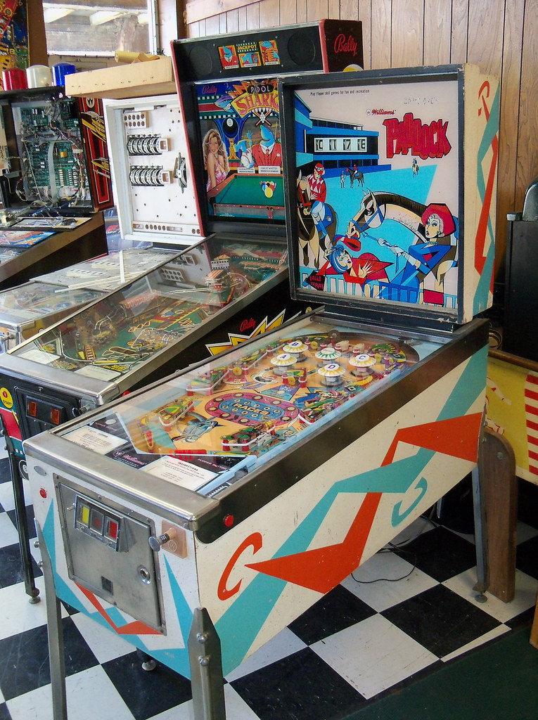 PA Pittsburgh Paddock Paddock pinball machine at Pinball… Flickr