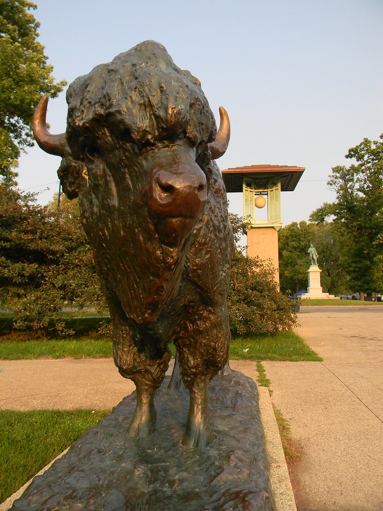 Outside the Riot Fest, Sept 2012 Buffalo sculpture in Humb… Flickr