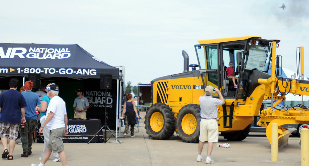 Virginia Air National Guard Recruiters meet potential recr… Flickr