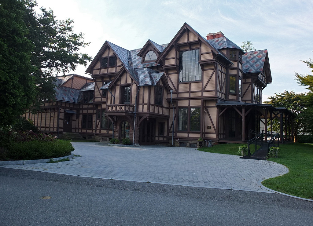 Griswold House (Newport Art Museum) (1864). Richard Morris… Flickr