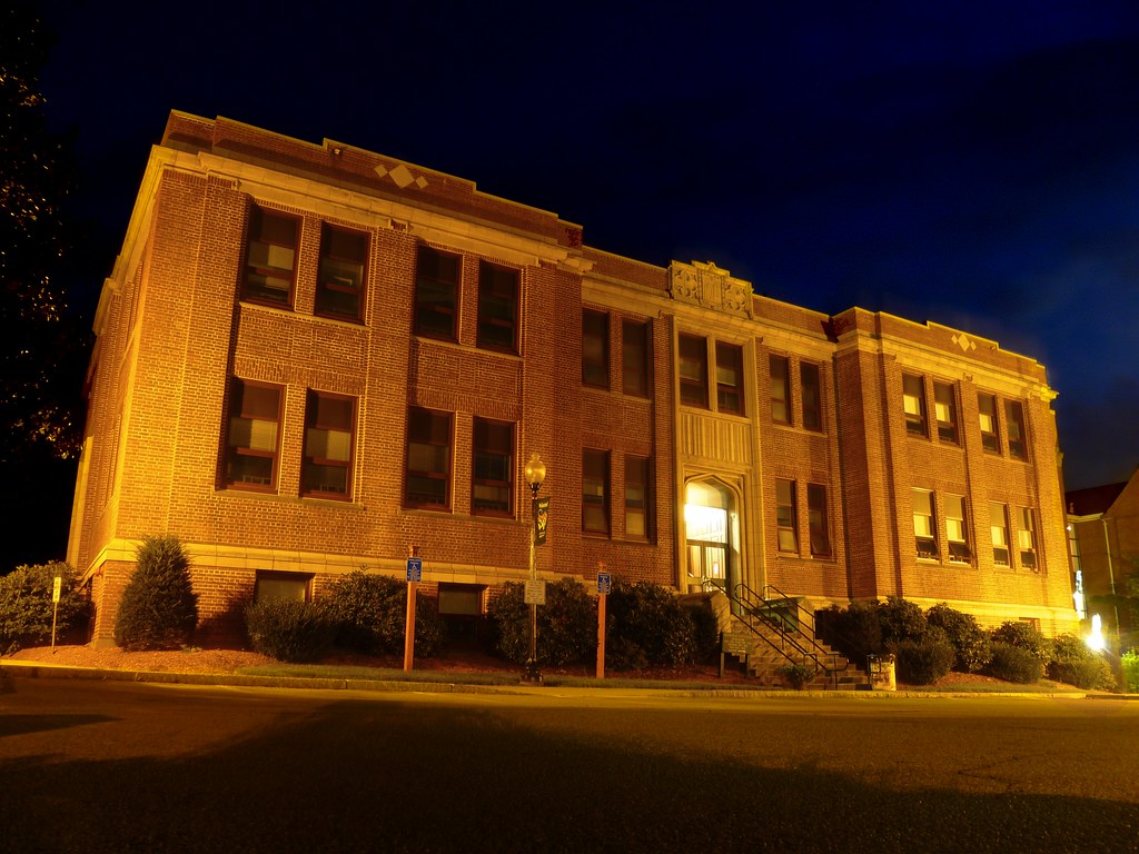 Mansfield Town Hall This was built in 1911 as the high sch… Flickr