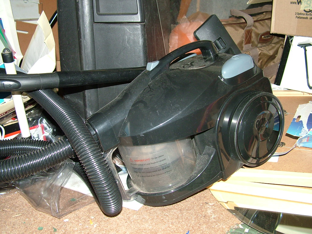 DSCF2375 Tesco VC109 Bagless Cylinder Vacuum Cleaner. For … Flickr