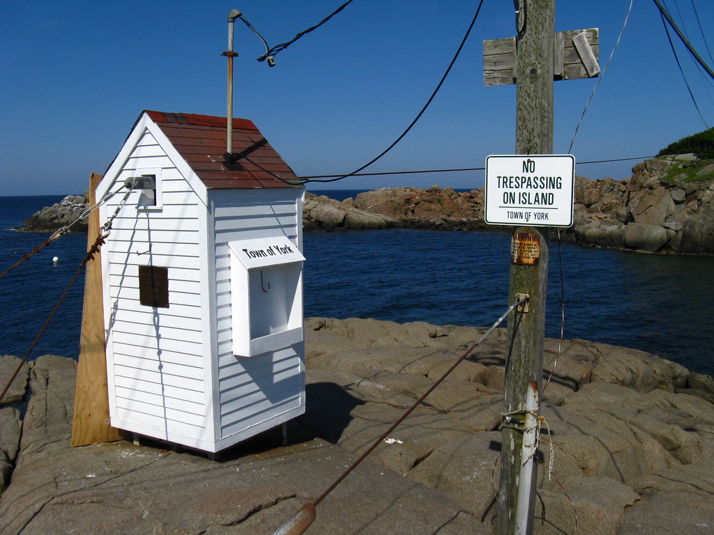 Cape Neddick Light Cape Neddick Light, also known as Nubbl… Flickr