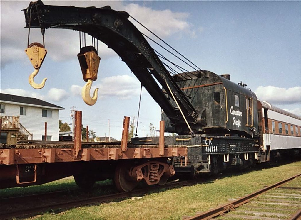 Grue de la cie ''Canadian Pacific'' rail crane Grue ferrov… Flickr