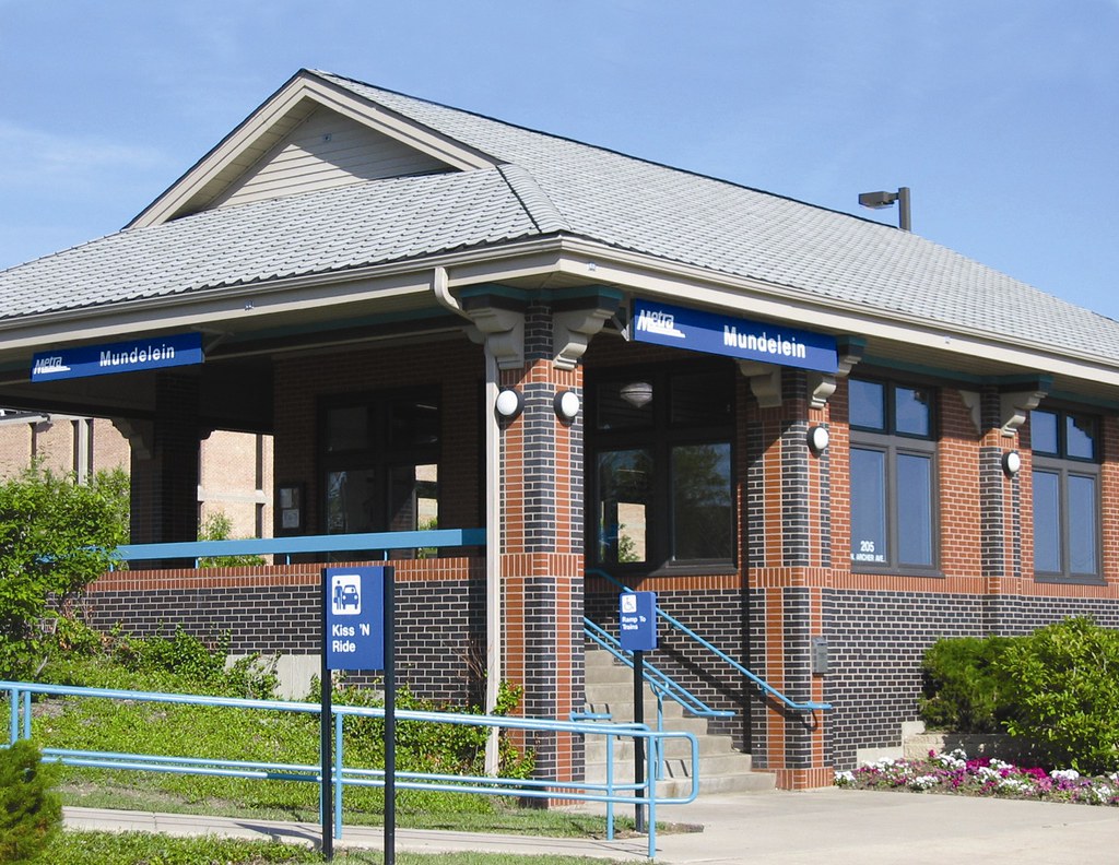 Mundelein Metra station MGP Inc. Flickr