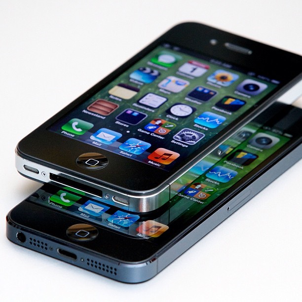 iPhone 4 Polished iPhone 4のステンレス部分を軽く磨いた。銀磨きは吸うと危ない感じ。 Yutaka