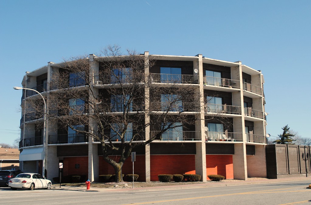 In the round apartment complex Evergreen Park, Illinois Flickr