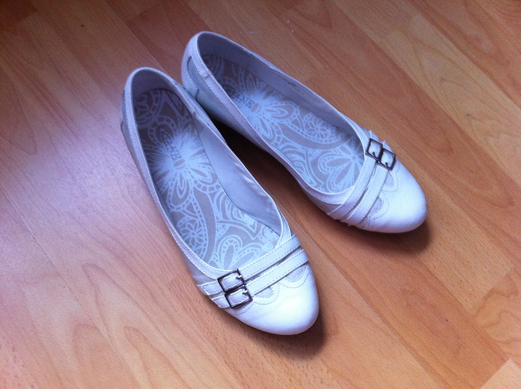 Weiße Absatzschuhe Weiße Schuhe mit Keilabsatz,Größe 39. D… Flickr