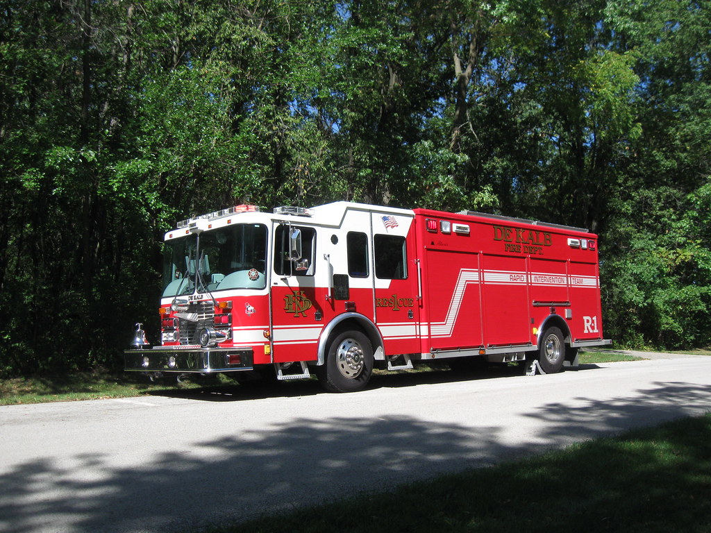 IL DeKalb Fire Department Rescue 1 Full involved house f… Flickr