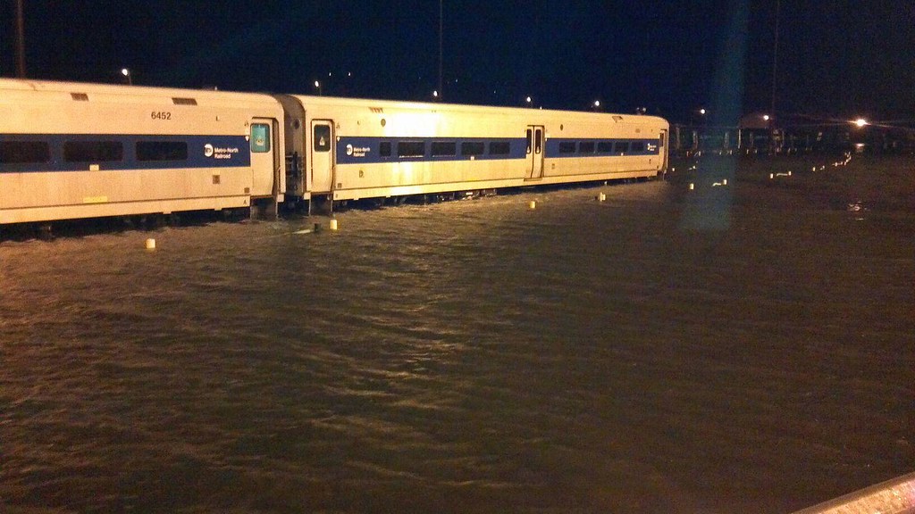 MNR Croton Harmon Station Train at MetroNorth Railroad's … Flickr