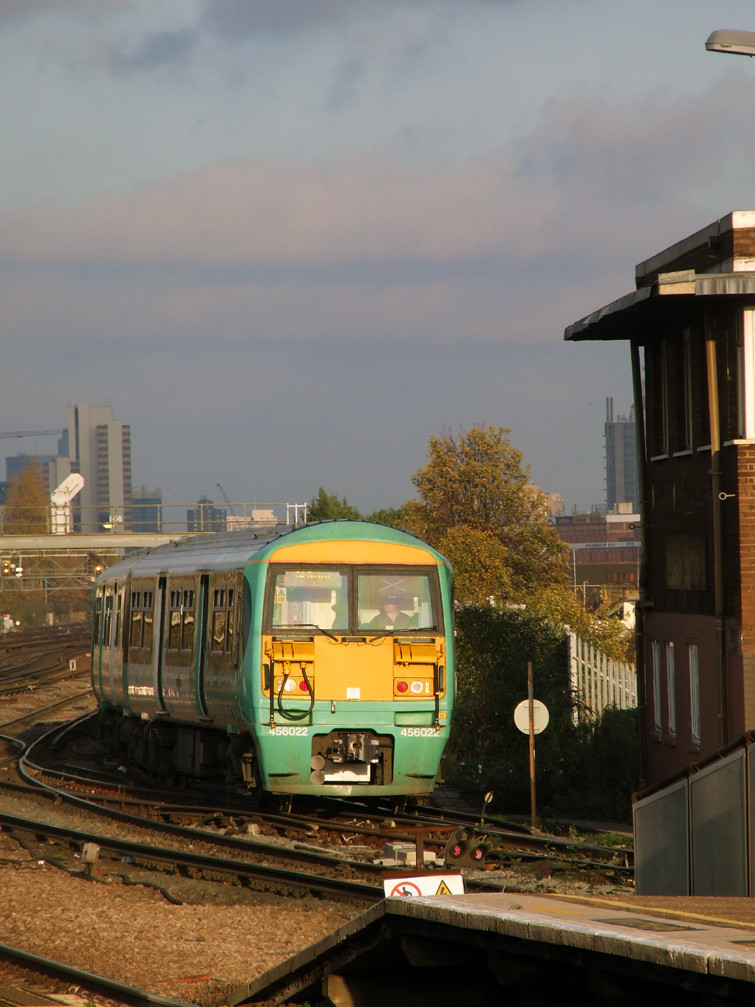 456 022 & 455 58XX 2E66 1501 Victoria Dorking arrives at… Flickr