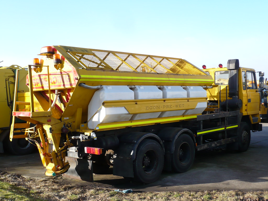 Foden 6x6 gritter with Econ spreader ex ERYC Unimog1300L Flickr