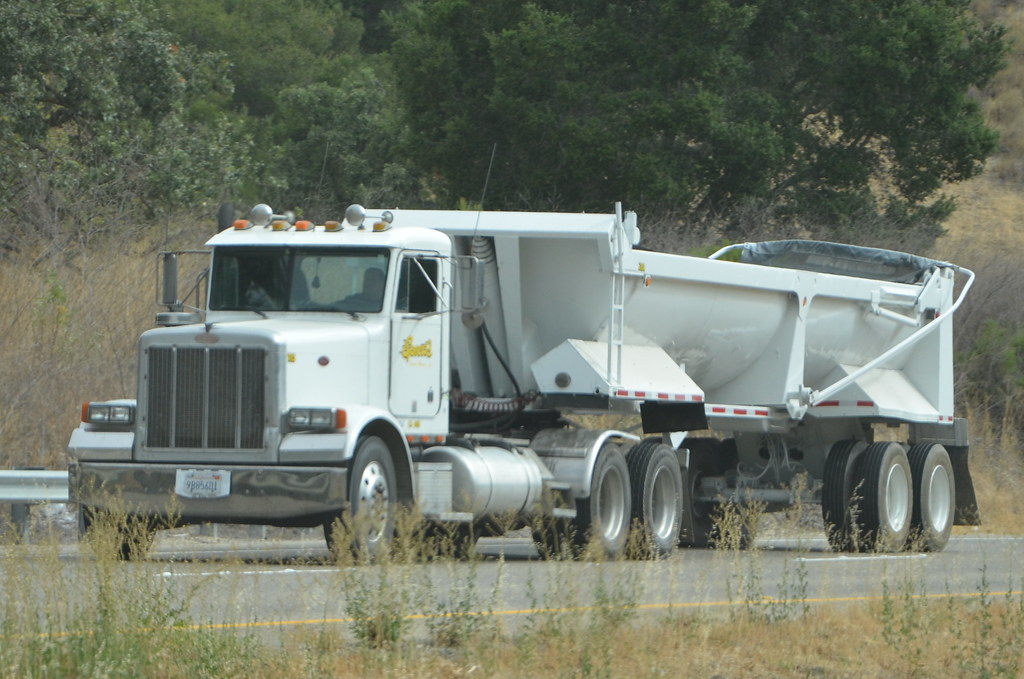 PETERBILT BIG RIG TRUCK with END DUMP TRAILER (18 WHEELER)… Flickr