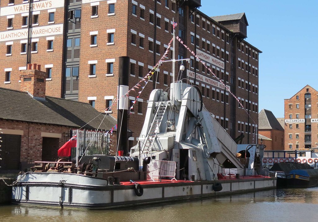 Bucket Dredge, Gloucester Harbor, England Retired steam bu… Flickr