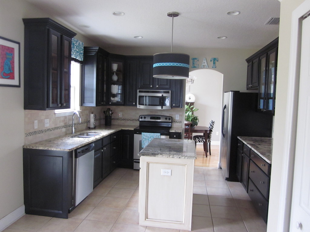 black glass kitchen Liz W Flickr