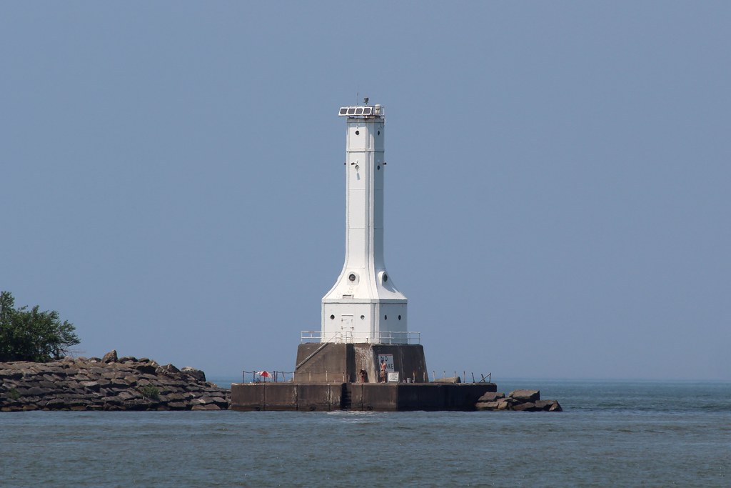 Huron Harbor Light 1936 Huron Harbor Light on Lake Erie in… Flickr