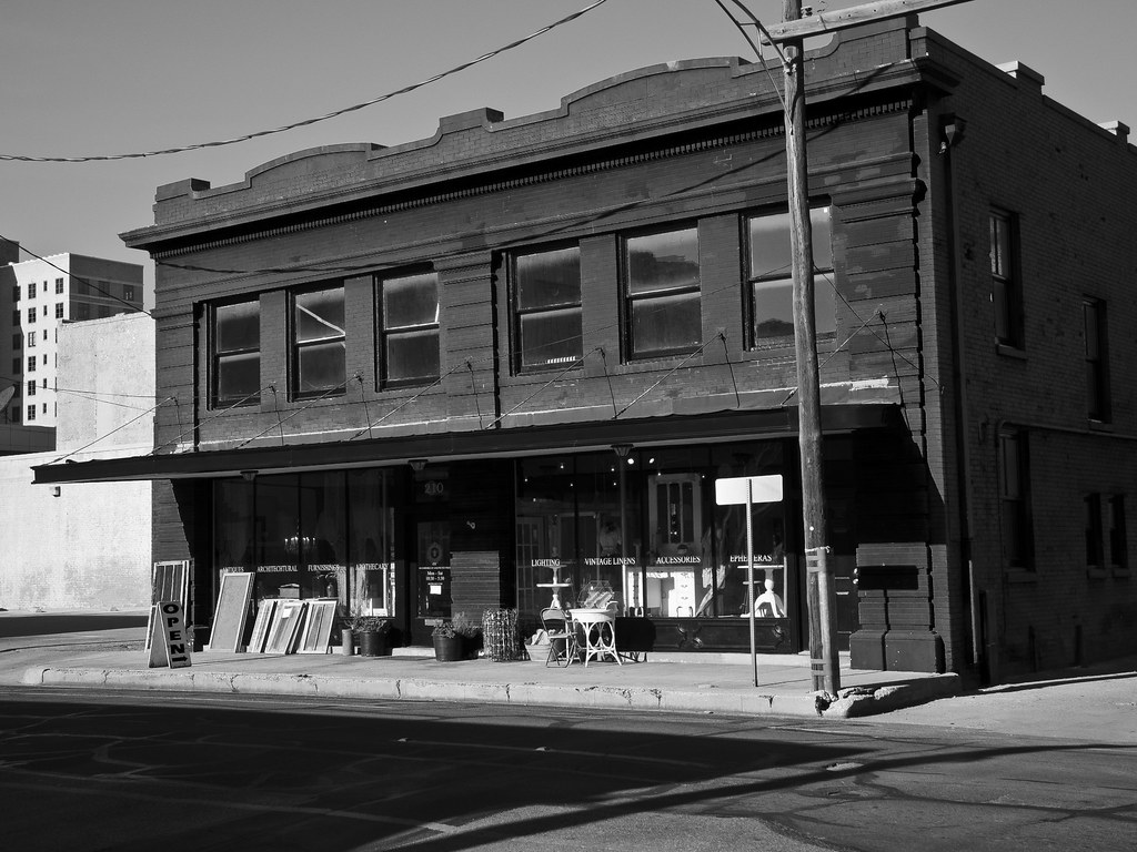 Antique Shop One of many antiques stores around Waco aerowrenchr
