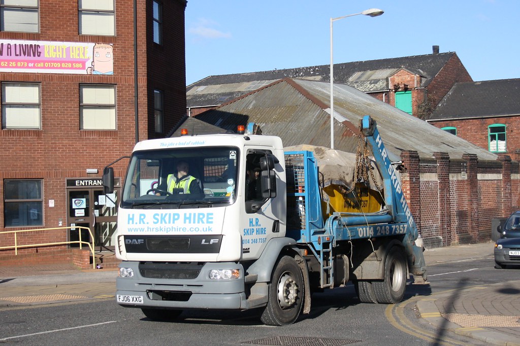 Rotherham Skip H R Skip Hire DAF LF FJ06 XXG is noted in R… Flickr