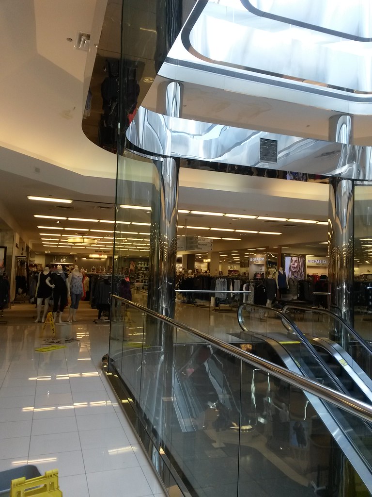 Macy's Aventura Mall Looking toward the front of the third… Flickr