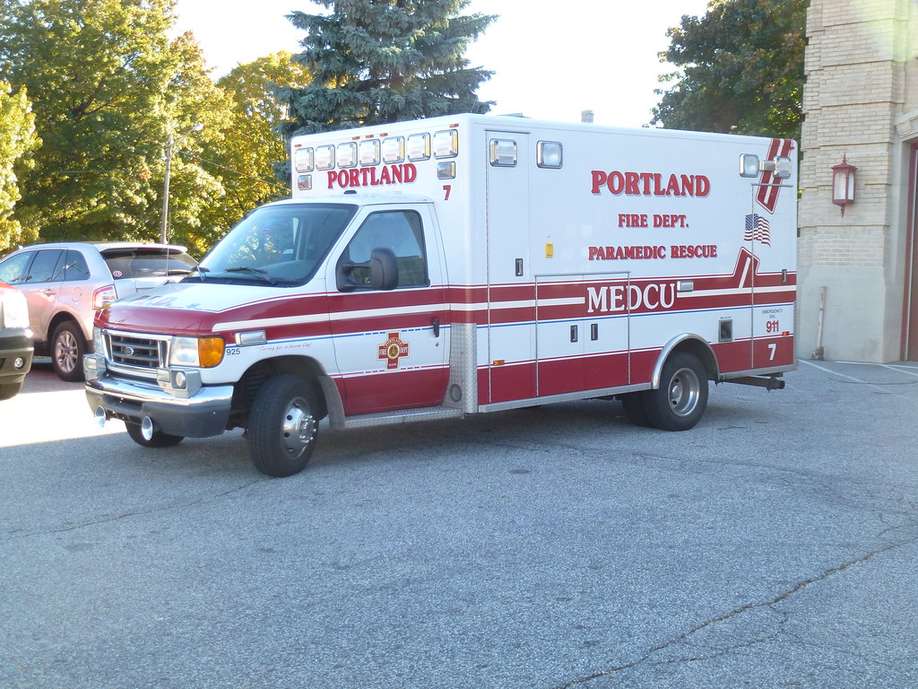 Portland Fire Ambulance 7 a photo on Flickriver