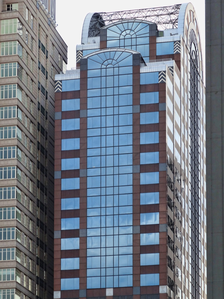 Omni Hotel Building The Omni Hotel building at 676 North M… Flickr