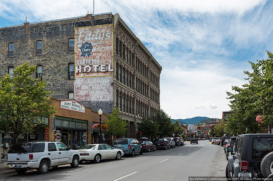 Abandoned hotel, Helena, MT Ilya Varlamov Flickr