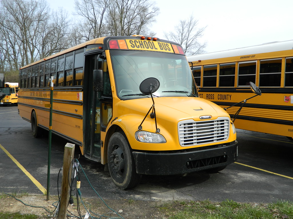 Zane Trace Local School District 17 Bus lot Chillicothe,… Flickr