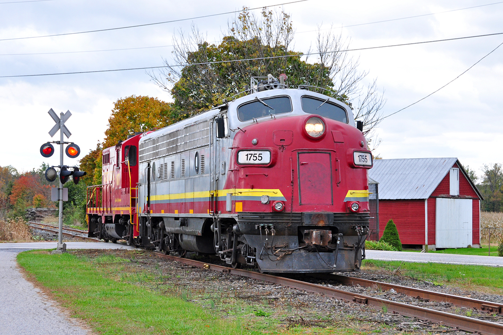 Gettysburg Railway Aspers, PA. N/B GBRY FP9 1755 & GP10… Flickr