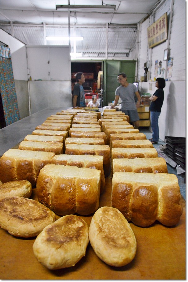 Fresh Hainanese Breads Traditional Hainanese Breads freshl… Flickr