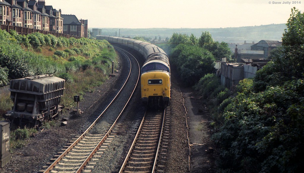 55015 Gateshead Bensham passing with 1S21 1100 London Ki… Flickr