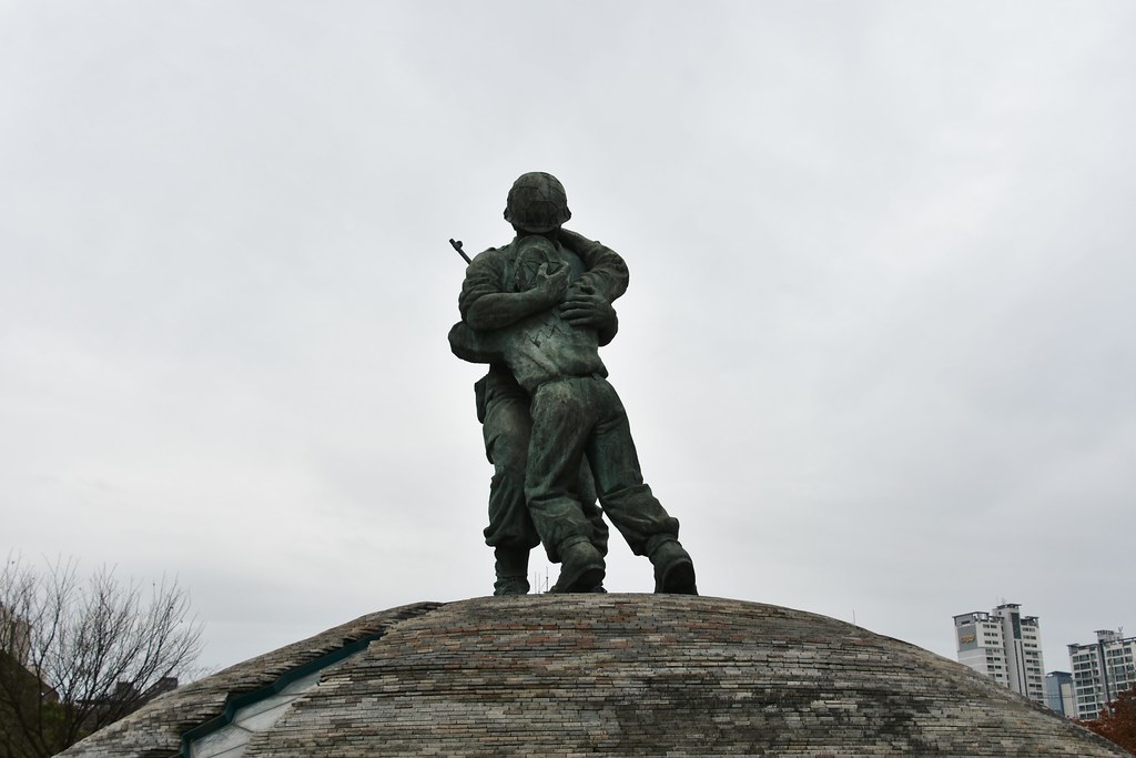 Statue of Brothers, War Memorial of Korea (2) Richard Mortel Flickr