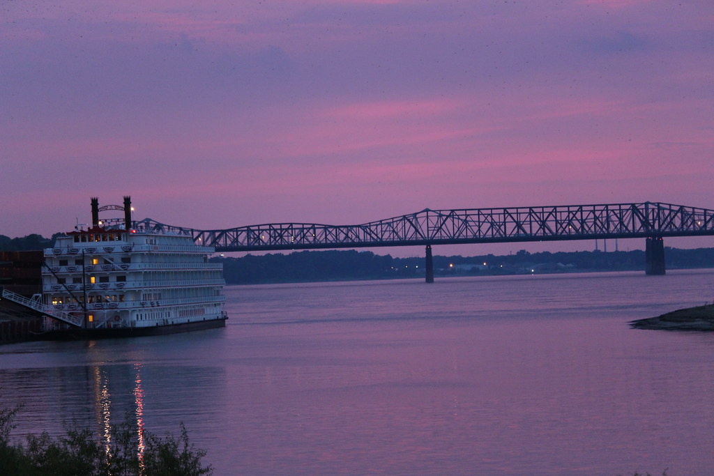 The Mississippi River at night in Memphis It was a warm hu… Flickr