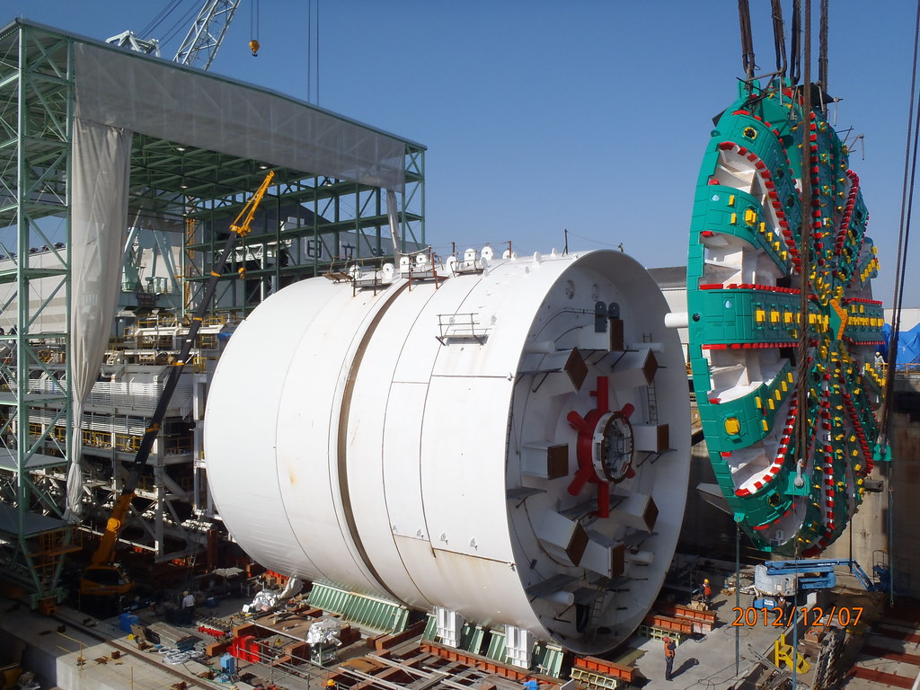 Putting a face on the SR 99 tunnel boring machine Giant cr… Flickr