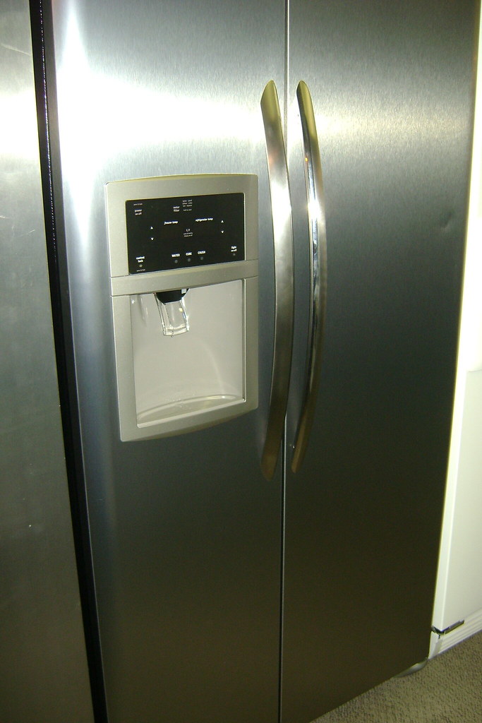 DSC03892 NEW (SCRATCH & DENT) FRIGIDAIRE GALLERY SIDE BY S… Flickr