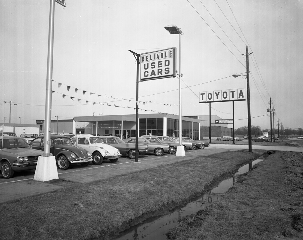Bluffs_Toyota_Dealer_Lot_3_1973 Photograph from the Counci… Flickr