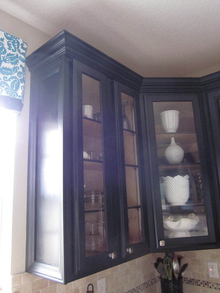 black glass kitchen Liz W Flickr