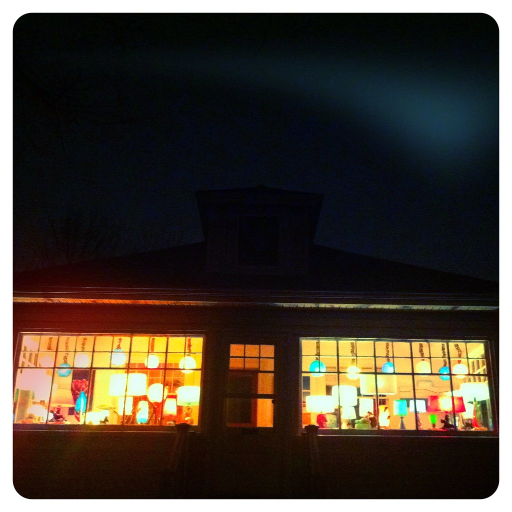 Love this house on Elm Street that decorates with brightly… Flickr