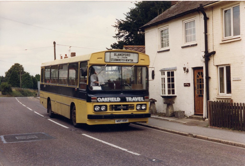 OAKFIELD TRAVEL, BLANDFORD MNY 49P, FORD DUPLE BUS WITH 46… Flickr