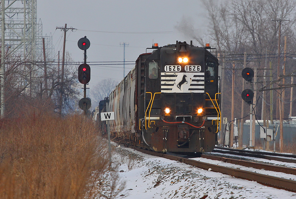 Gettin' High at Pickle Road With a good 5060 cars in tow,… Flickr