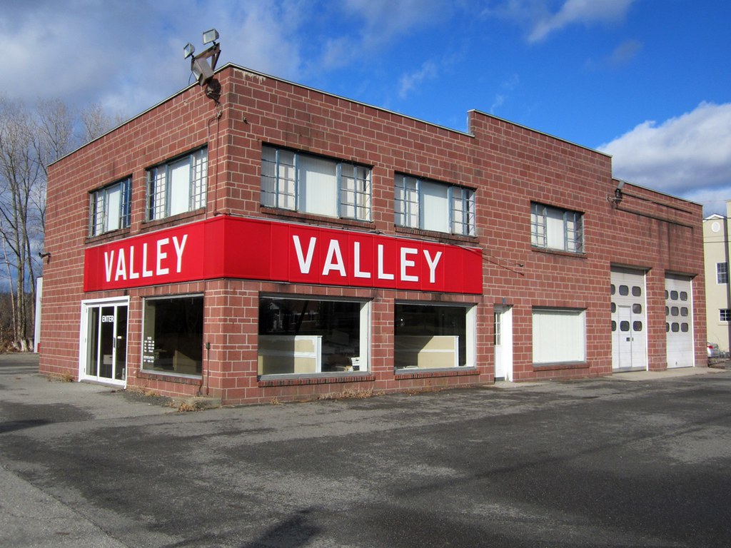 Former Valley Dodge, New Milford, CT When it was still Val… Flickr