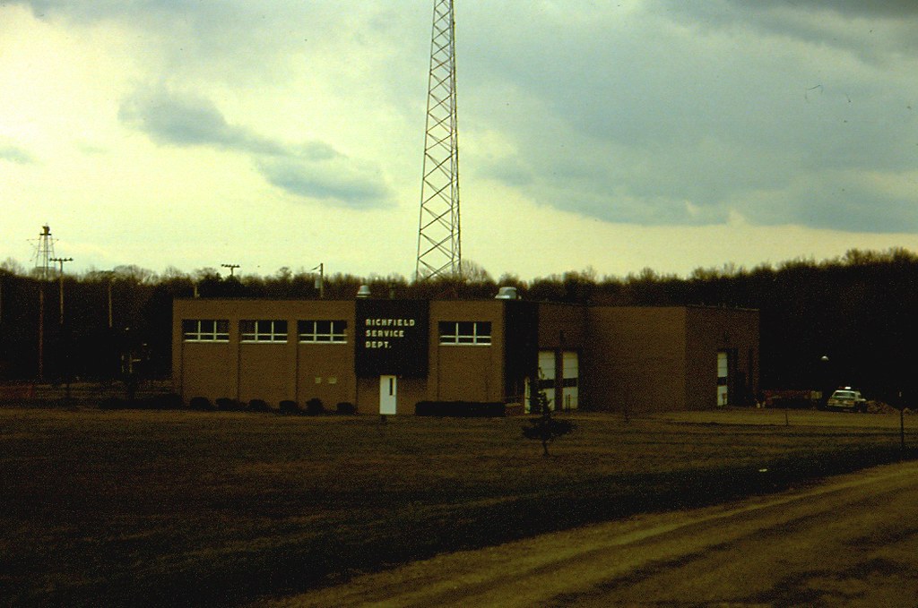 Service Dept. The Richfield Service Department Building, p… Flickr