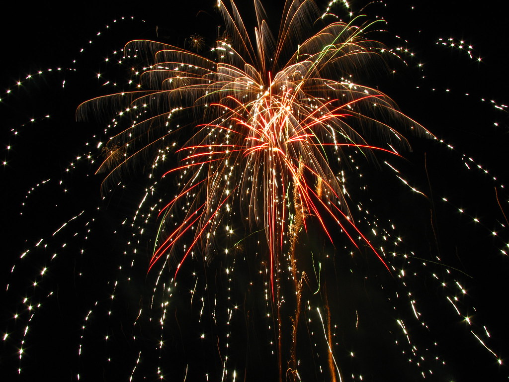 Fireworks. Harahan Louisiana 12/31/12 honestlyforward.blog… Flickr