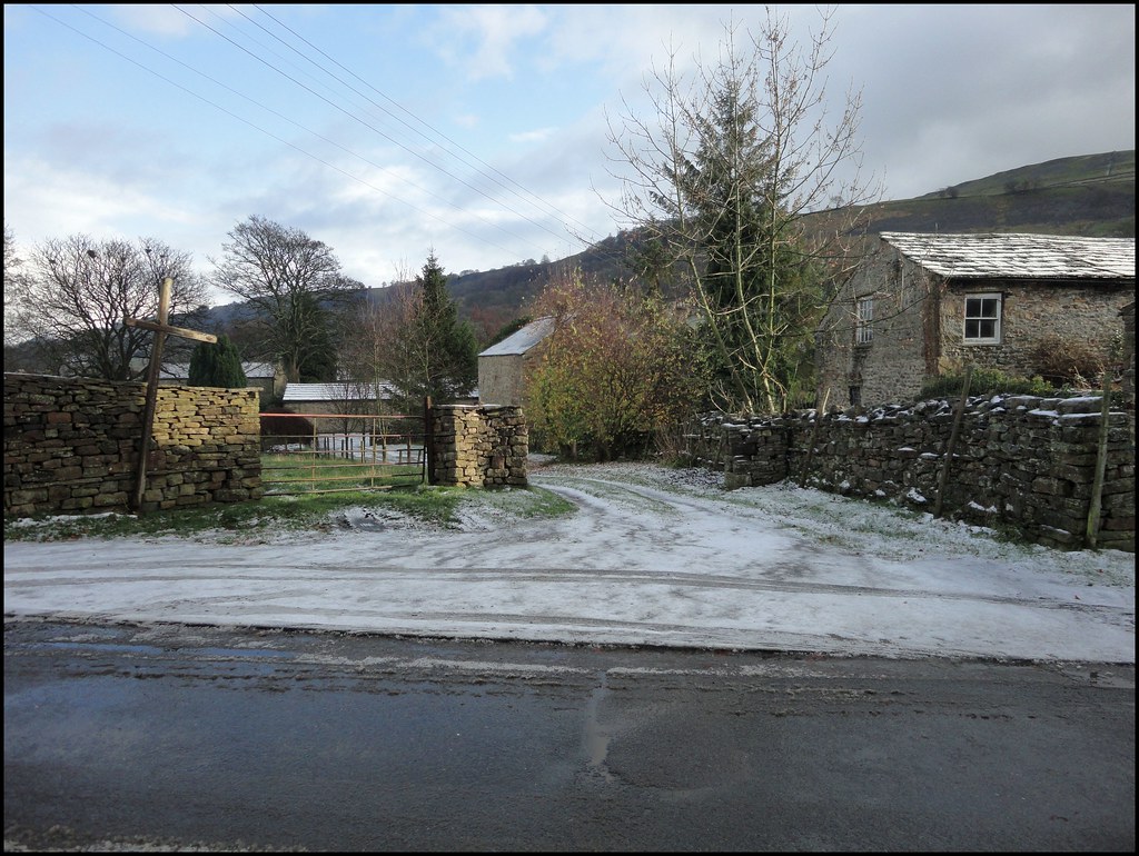 West Burton, North Yorkshire early morning. bazzadarambler Flickr