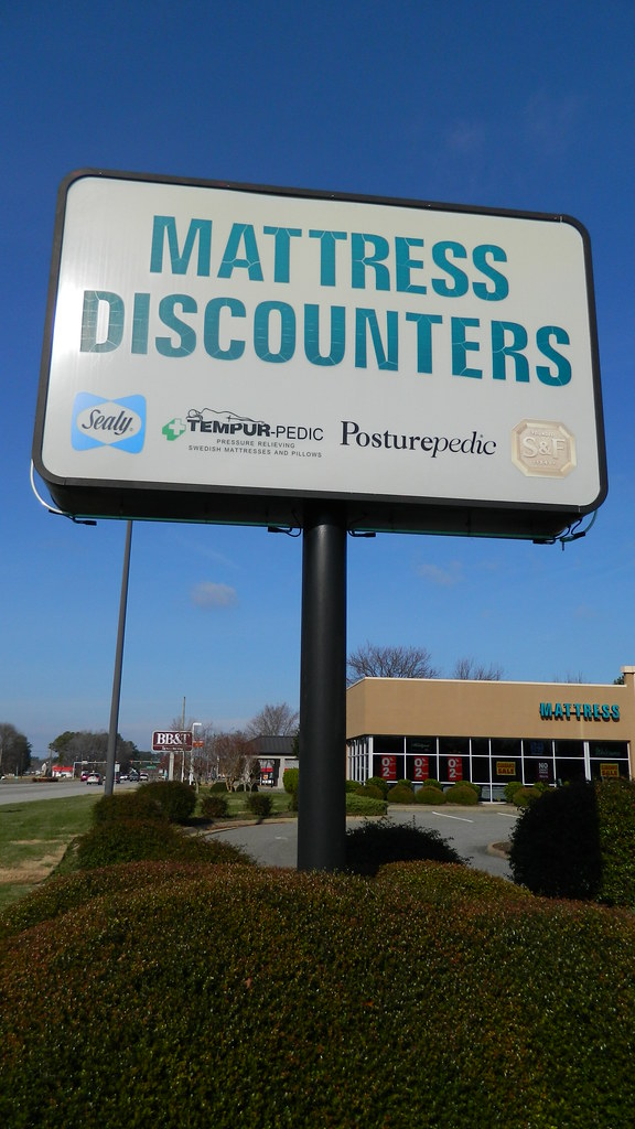 Mattress Discounters sign Mattress Discounters (6,240 squa… Flickr