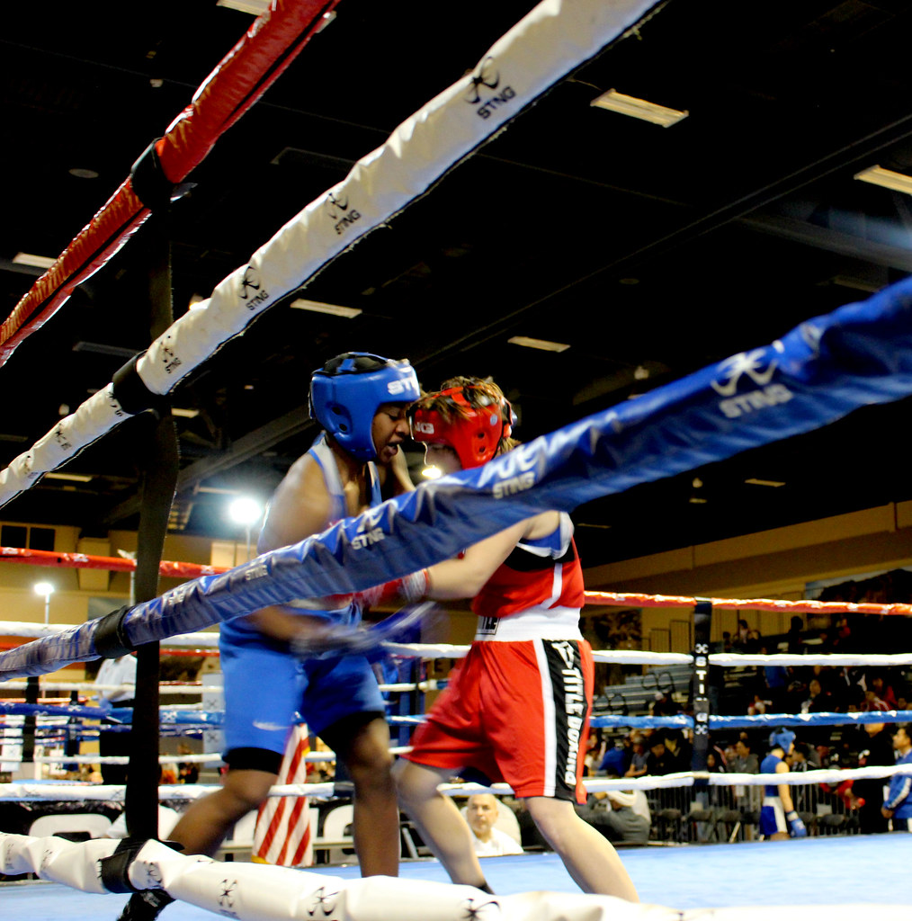 USA Boxing Intense match between two female boxers on Marc… Flickr