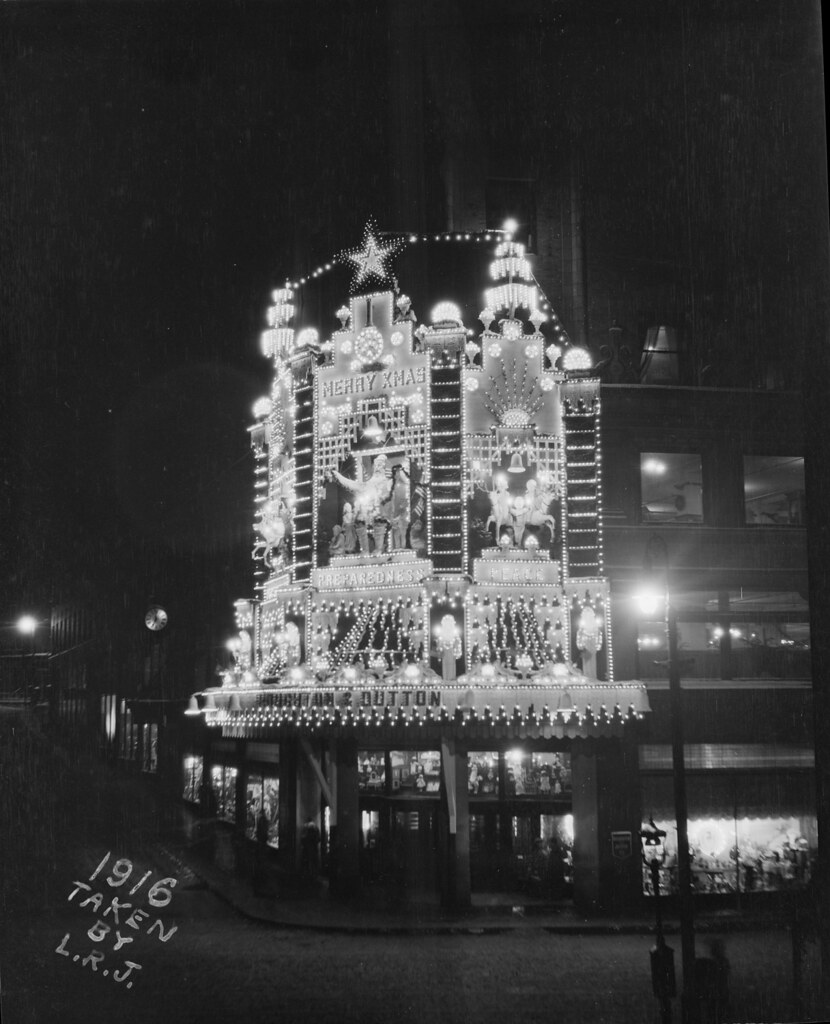 Christmas decorations on Houghton & Dutton, Washington Str… Flickr