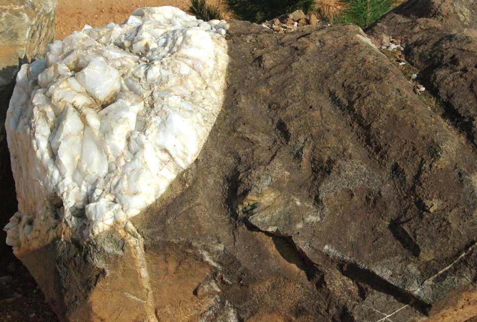 Quartz vein in sandstone (Coleman Quartz Mine, Arkansas, U… Flickr