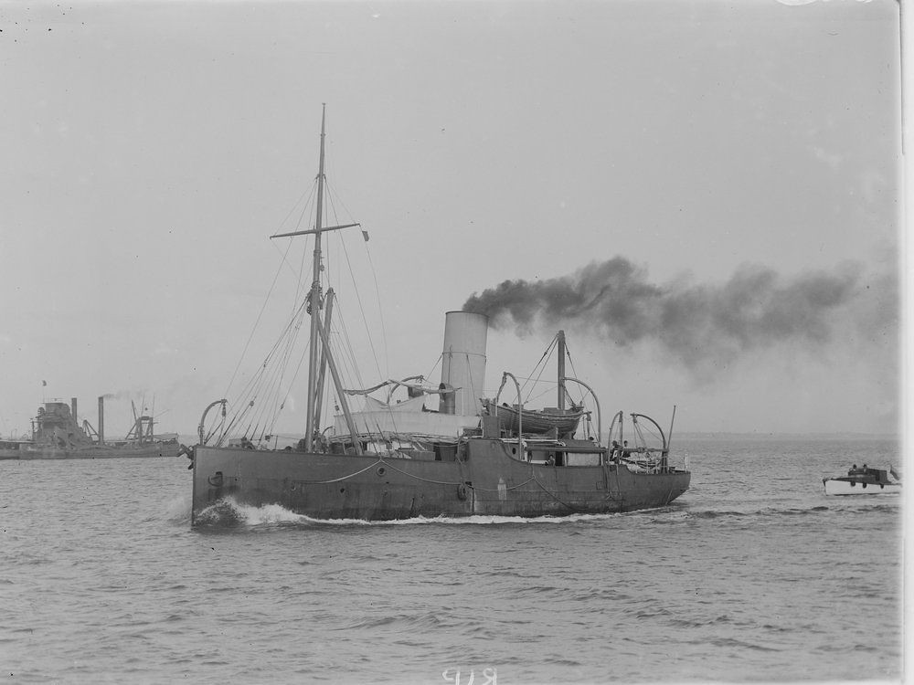 Ca. 1920s lighthouse tender RIP, exgunboat PALUMA, on Po… Flickr