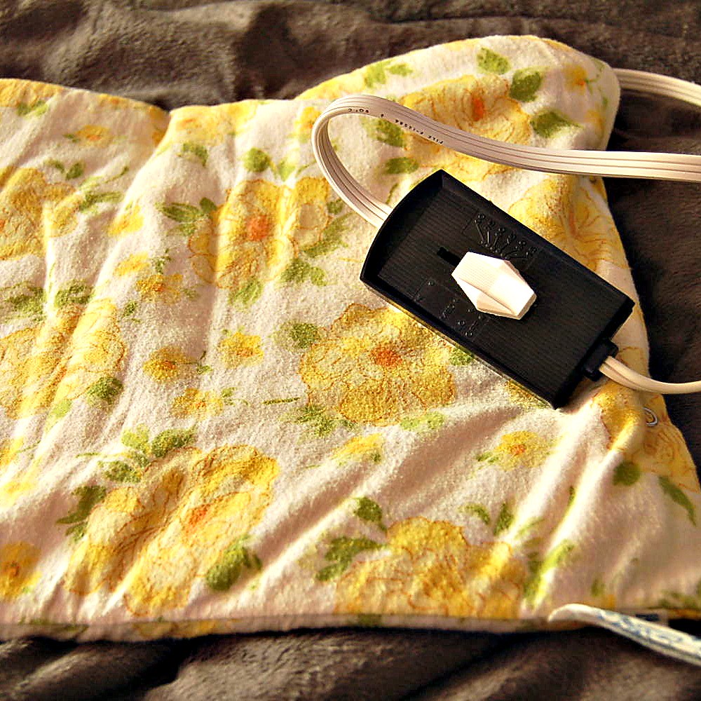 Yellow Roses I love this old heating pad. My mama's favori… Flickr