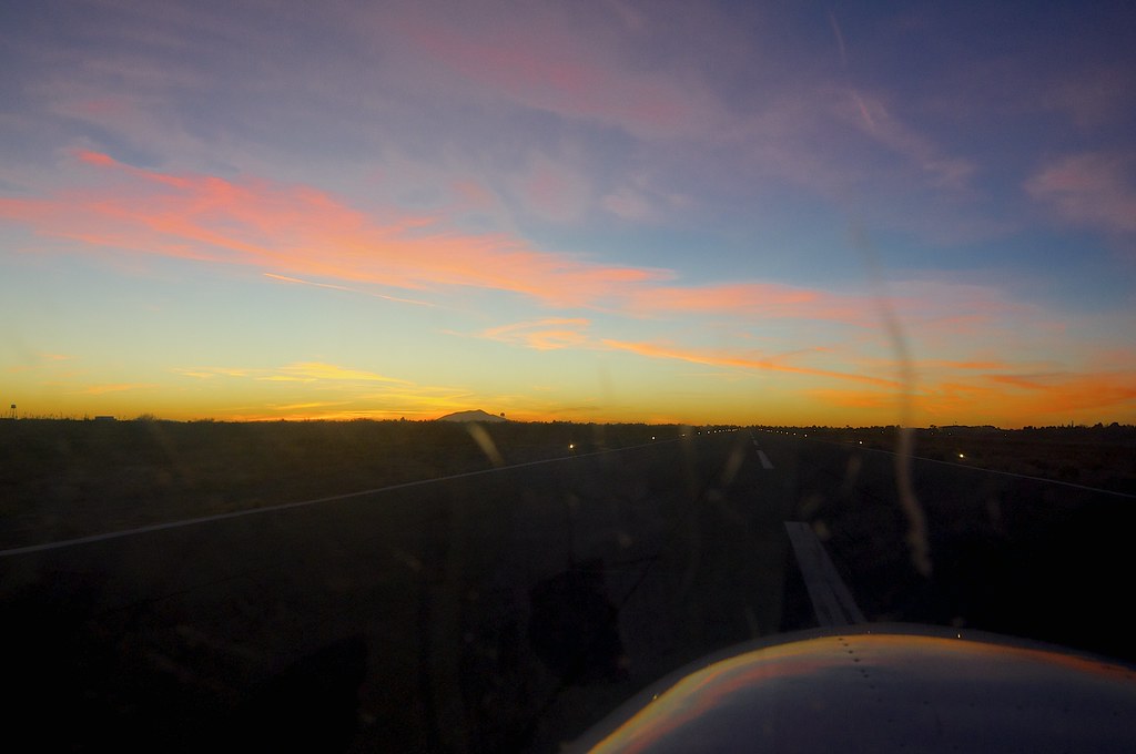 Twilight landing at Deming airport (KDMN) Luis Jou García Flickr